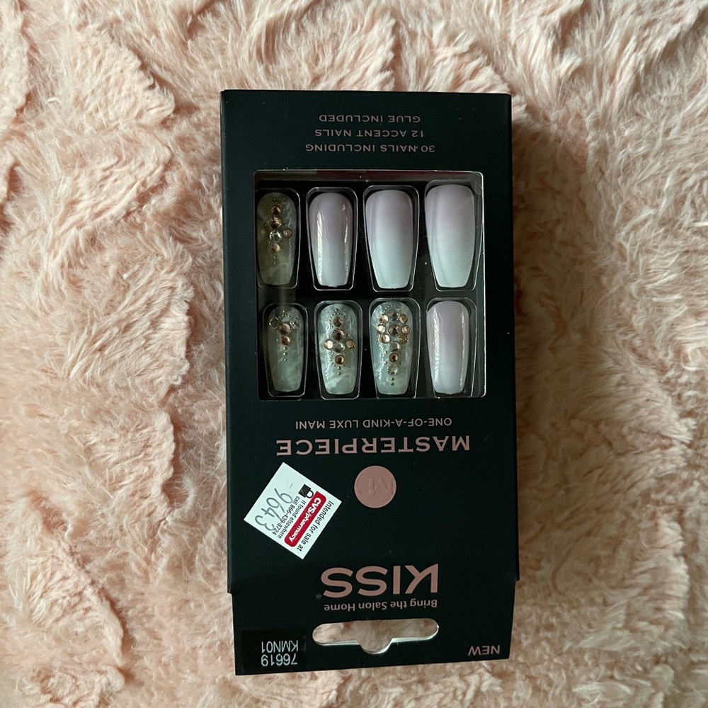 Kiss masterpiece nails press ons